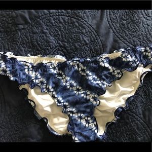 Ruffle cheeky bottom